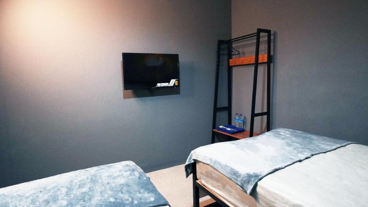 Hostel 18 Pasangan Butuh Surat Nikah Bandung Exterior foto